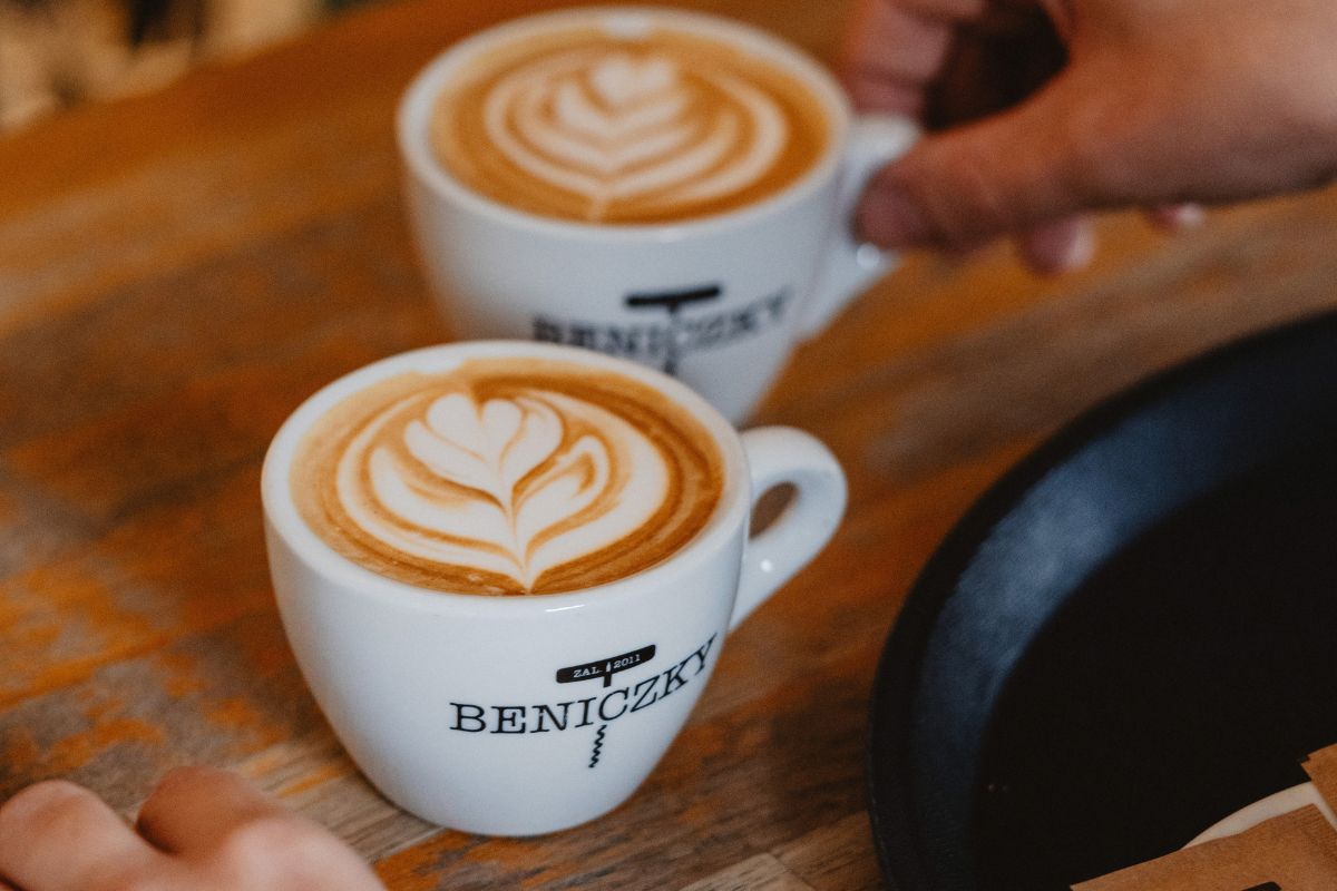Beniczky Cafe & Wine Bar Banská Bystrica s kávou Mlsnacava
